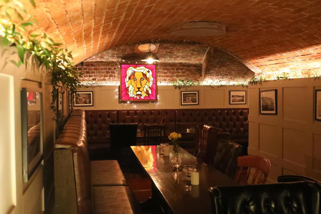 The Red Lion & Cellar Room, 贝奇沃思 外观 照片