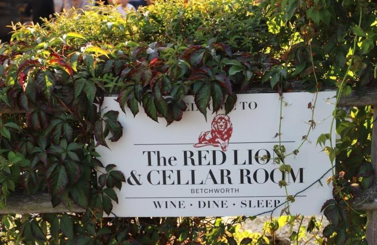 The Red Lion & Cellar Room, 贝奇沃思 外观 照片