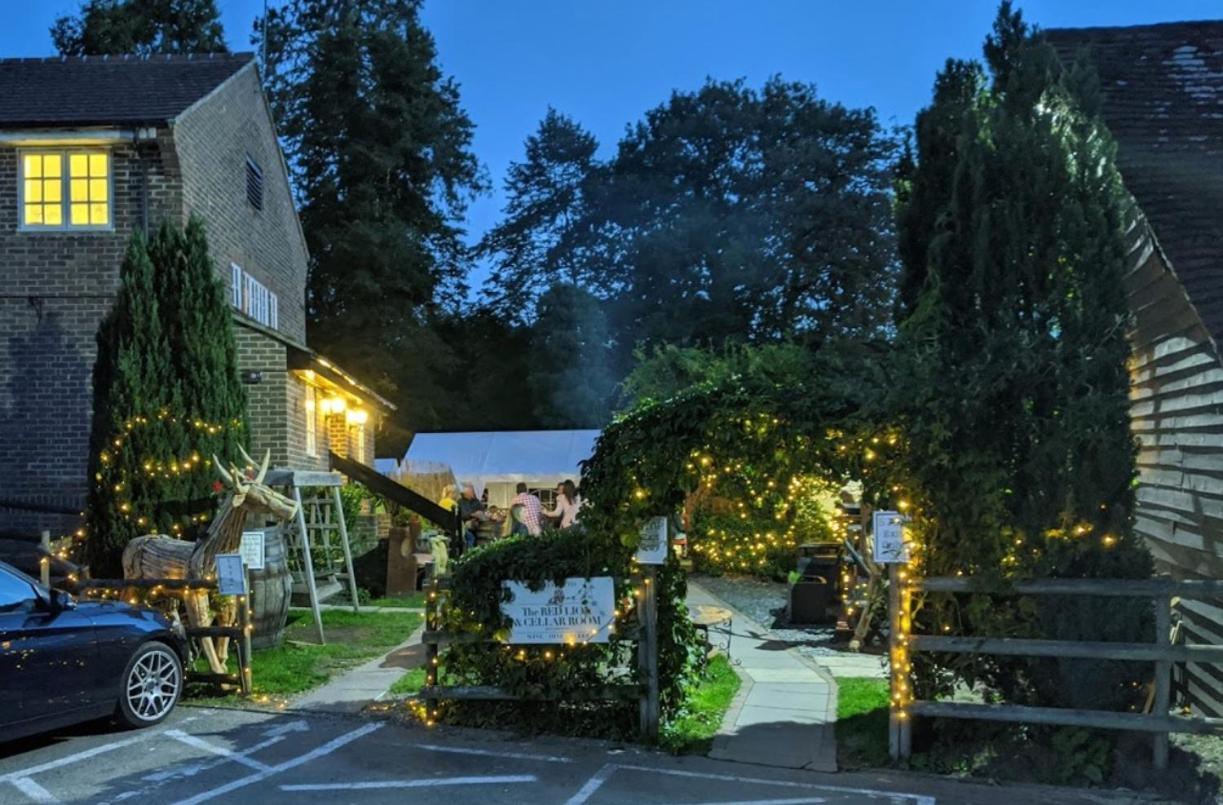 The Red Lion & Cellar Room, 贝奇沃思 外观 照片