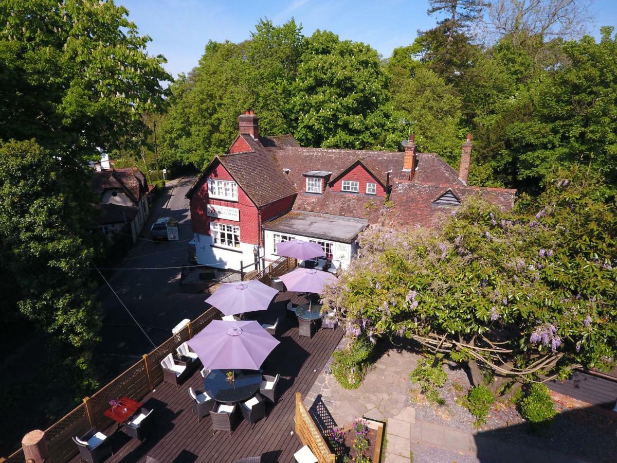 The Red Lion & Cellar Room, 贝奇沃思 外观 照片