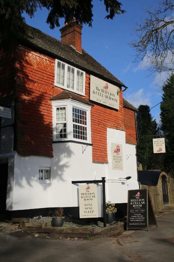 The Red Lion & Cellar Room, 贝奇沃思 外观 照片